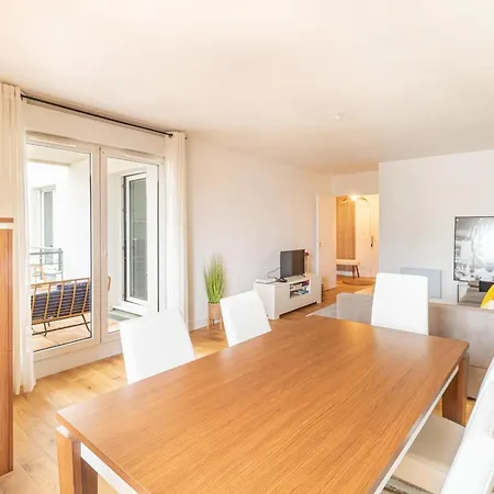 Of 75 M2 With Terrace In Apartment *