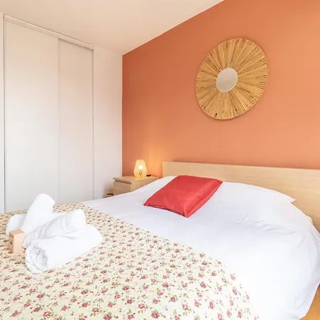 Apartment Of 75 M2 With Terrace In *