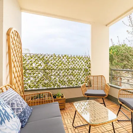 Apartment Of 75 M2 With Terrace In *