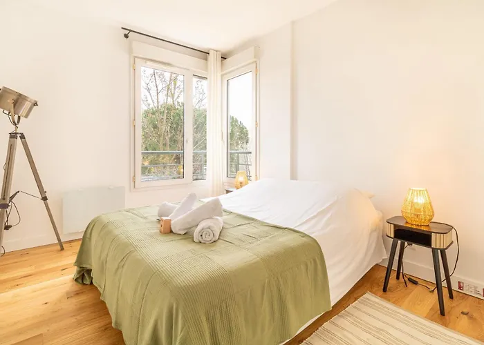 Of 75 M2 With Terrace In דירה